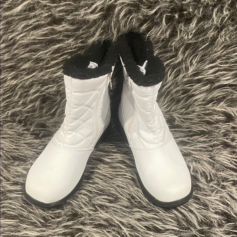 Totes Women's White Quilted Winter Boots with Black Trim